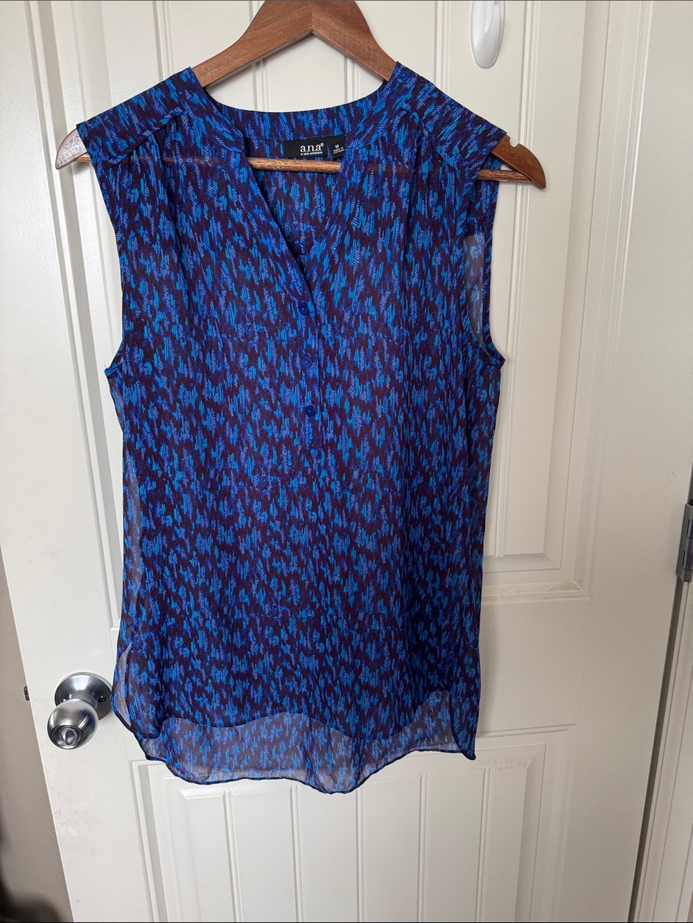 Ann Taylor Blue and Navy Sleeveless V-Neck Print Tank